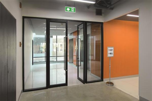 Tabuľa na plagáty, stojanový, A4, hliníkový rám, DURABLE 8