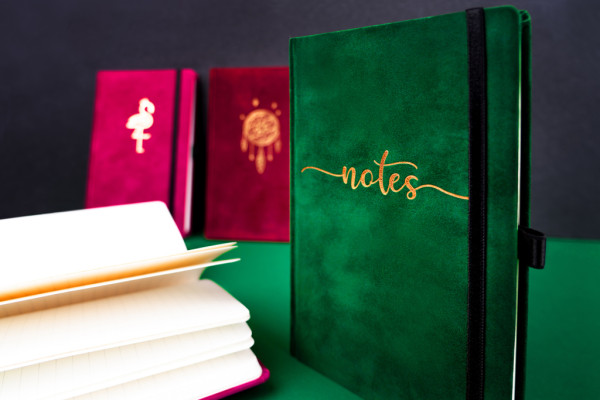 NOTIQUE Notes Samet Typo, linajkovaný, 13 × 21 cm 3