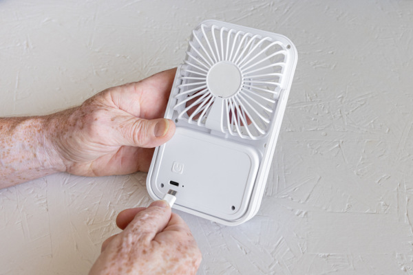 Aervina RCS nabíjateľný stolový ventilátor z rec. plastu biela 9