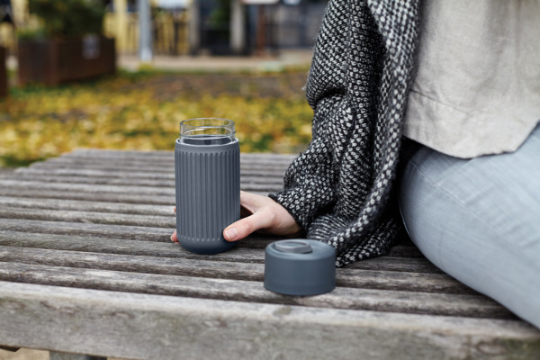 Cestovný sklenený hrnček 340 ml Black+Blum sivá 5