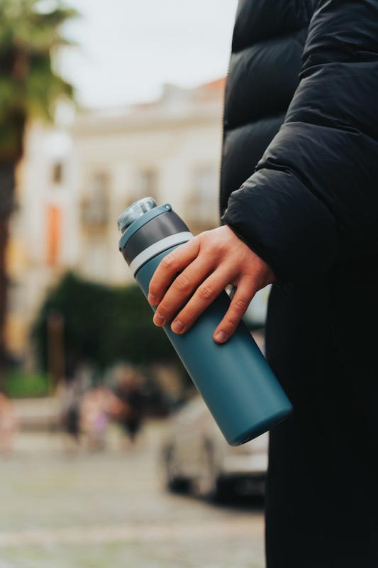 Uzatvárateľná fľaša Omni Sip 720ml z RCS recyklovanej ocele čierna 18