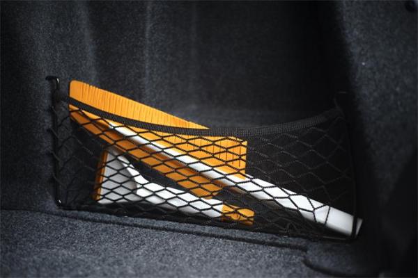 Škrabka na ľad s metličkou do auta, FISKARS SnowXpert™ 6