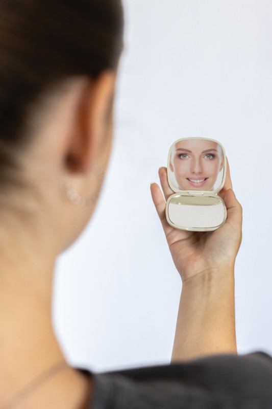 Zrkadlo na líčenie Reflecta RCS z recyklovaného plastu béžová 2