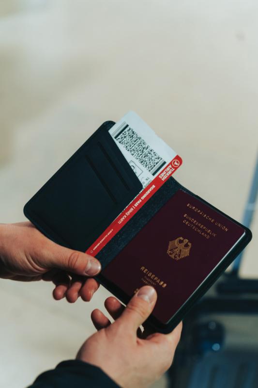 Cestovná peňaženka s lokátorom Travelfinder z RCS polyesteru čierna 10