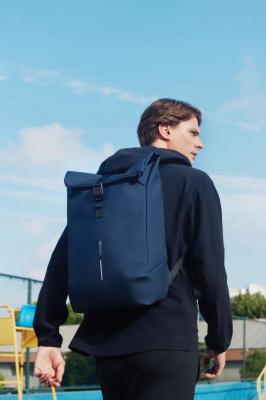 Vodeodolný batoh Urban s chlopňou námornícka modrá 12