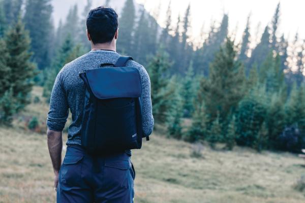 Batoh na 15" notebook Swiss Peak Fern z RPET AWARE™ čierna 10