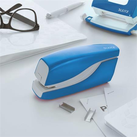 Zošívačka, elektrická, No.10, 10 listov, LEITZ "Wow", svetlomodrá 3