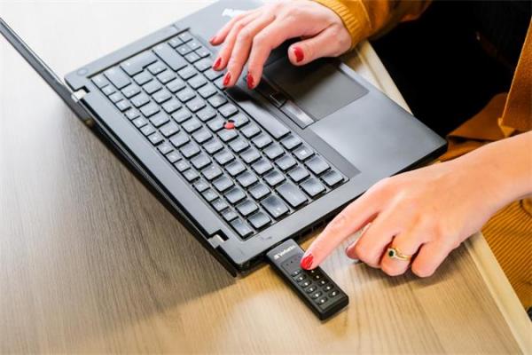 USB kľúč, 128GB, šifrovanie heslom, 160/130Mb/s, USB 3.0, VERBATIM "Keypad Secure" 4