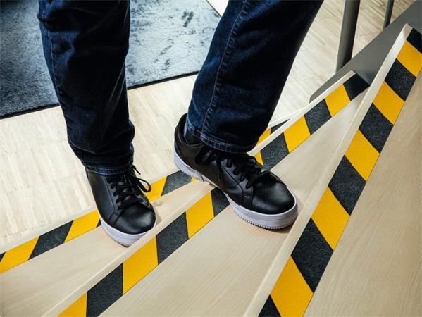 Protišmyková páska, 5 cm x 15 m, DURABLE "DURALINE® GRIP", žltá-čierna 3