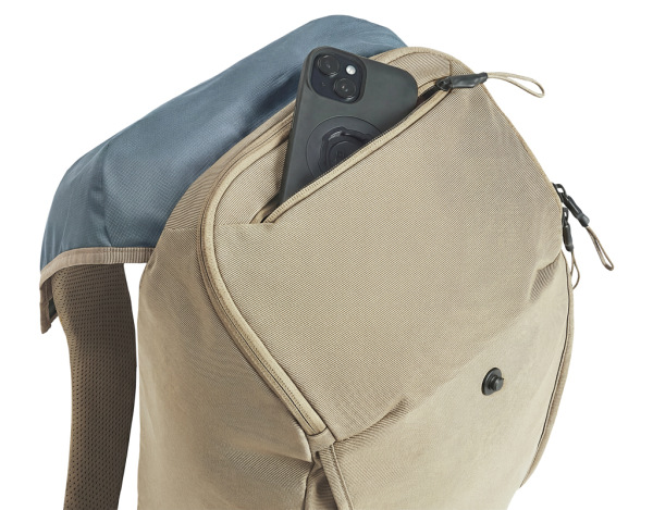 Batoh Thule Paramount 20L béžová 7