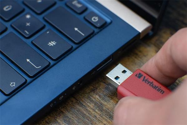 USB kľúč, 2 x 32GB, USB 3.2, 80/25MB/sec, VERBATIM "Store n Click", červená/modrá 8