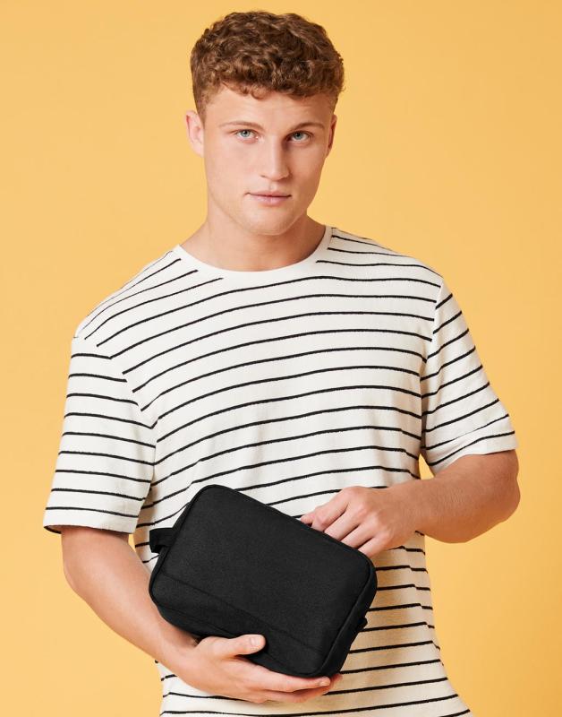 Recyklovaná kozmetická taštička Essentials Wash 1