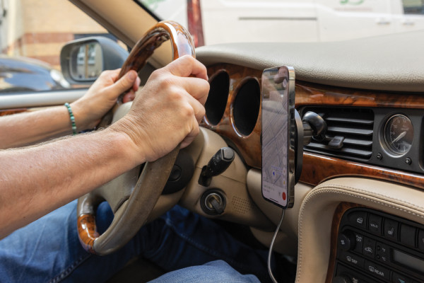 PowerCruze 15 W RCS auto držiak s bezdrôtovým nabíjaním čierna 9