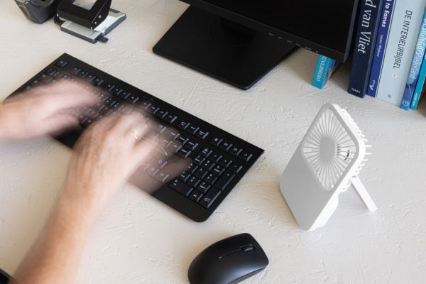 Aervina RCS nabíjateľný stolový ventilátor z rec. plastu biela 8