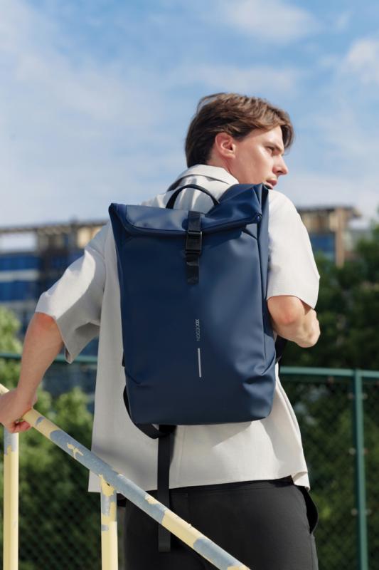 Vodeodolný batoh Urban s chlopňou námornícka modrá 18