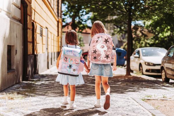 BAAGL SET 4 Zippy Duha: aktovka, penál, sáček, silikonové pouzdro 16