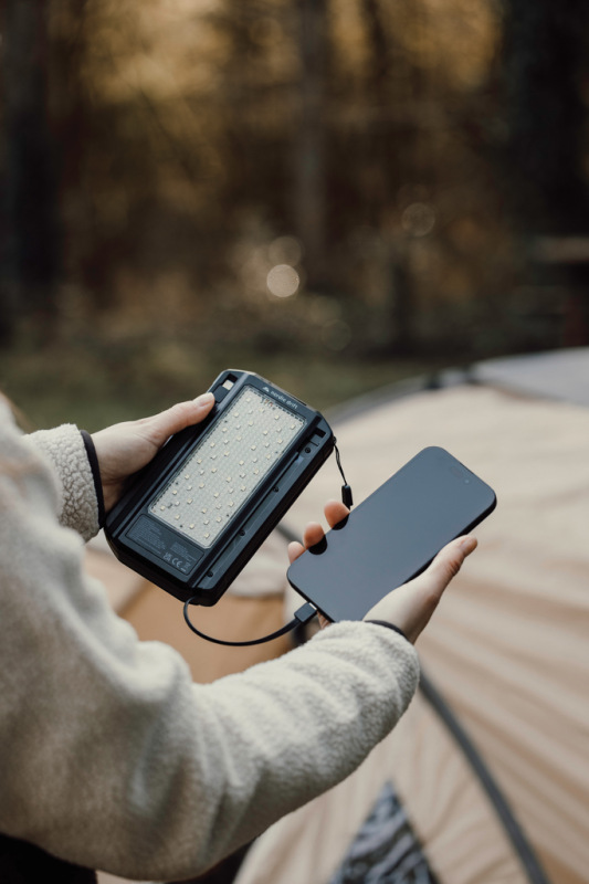 Nordic Drift Titan solárna powerbanka 10 000 mAh s 3 panelmi čierna 7