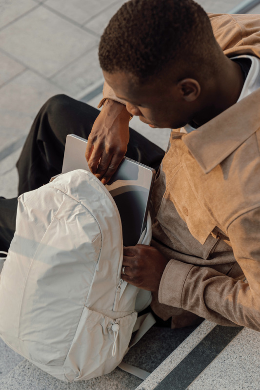 KENTO URBAN 15,6" batoh z rec. nylónu s predným vreckom béžová 7