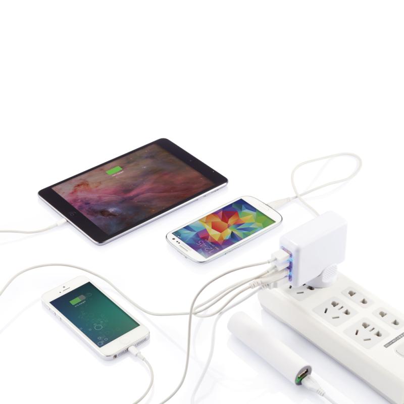 Cestovná nabíjačka s 4 USB porty biela 3