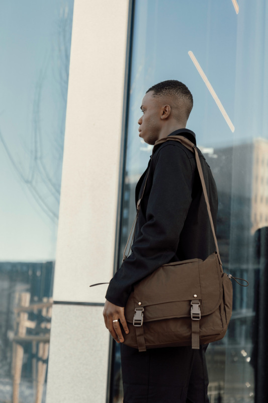 KENTO URBAN RCS recyklovaný nylonový 15,6-palcový messenger hnedá 6