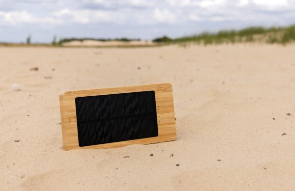Solárna powerbanka Sunwick 10000 mAh z bambusu hnedá 9