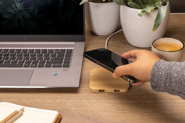 Bambusová bezdrôtová nabíjačka 10W s USB hnedá 7