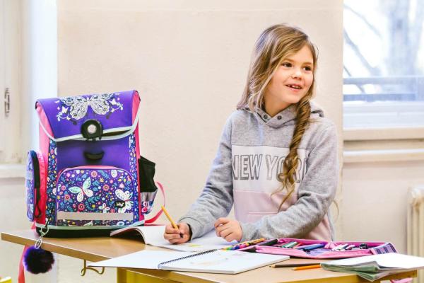 BAAGL Školská aktovka Motýľ 11