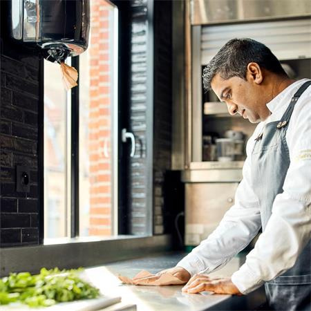 Papierové utierky, kotúčové, priemer: 19 cm, M4 systém, 2-vrstvové, Advanced, TORK "Reflex 3