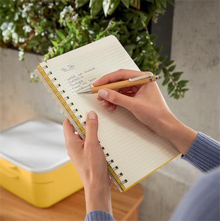 Špirálový zošit, B5, linajkový, 80 listov, LEITZ, "Cosy Soft Touch", matná žltá 7