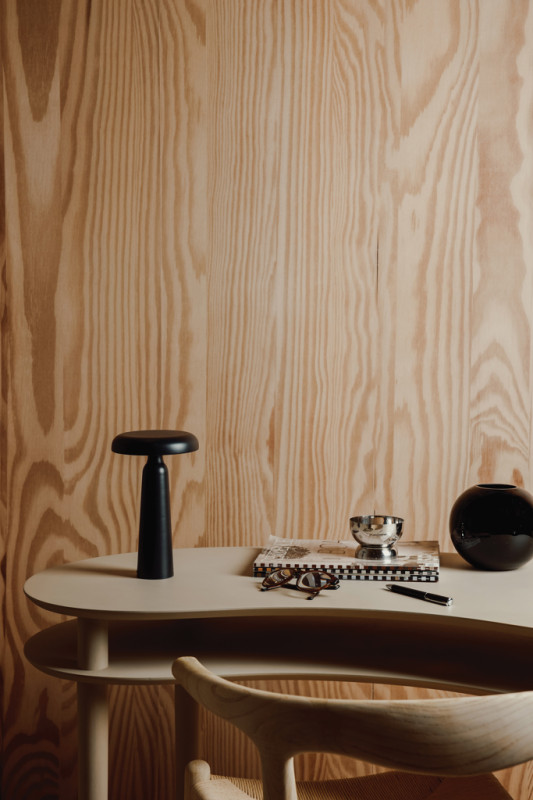 VINGA Avery RCS stolná lampa čierna 5