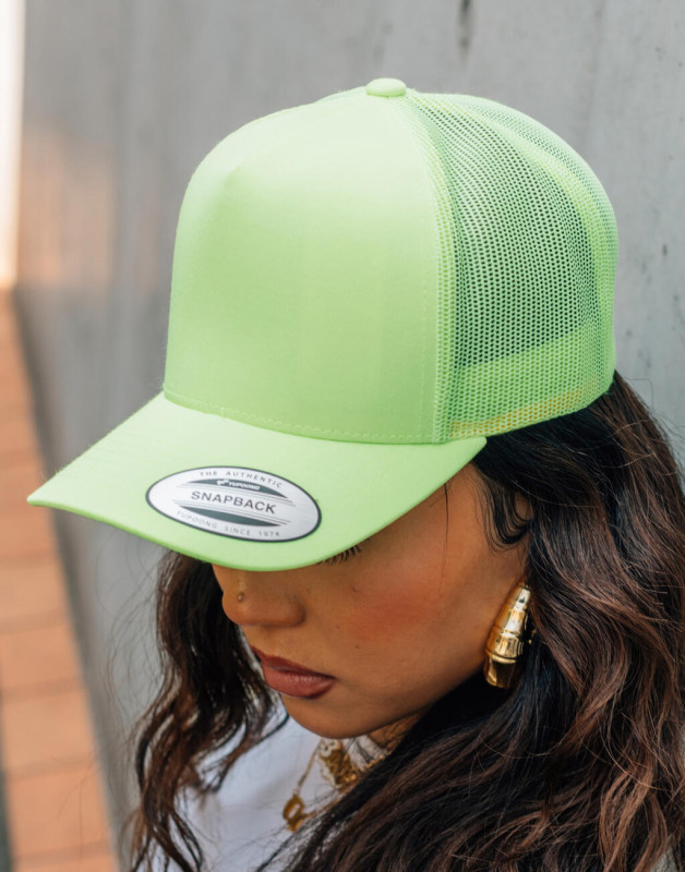 Neon Retro Trucker šiltovka