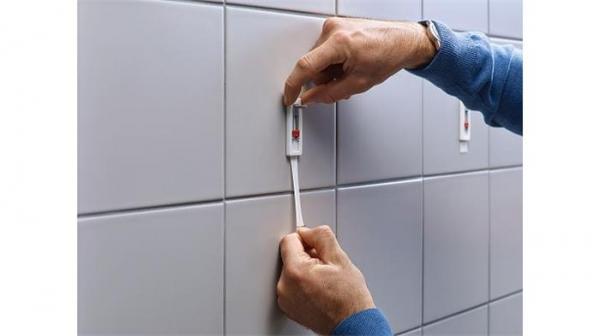 Nastaviteľná nalepovacia skrutka na dlaždice a kov, TESA "Powerstrips®" 3