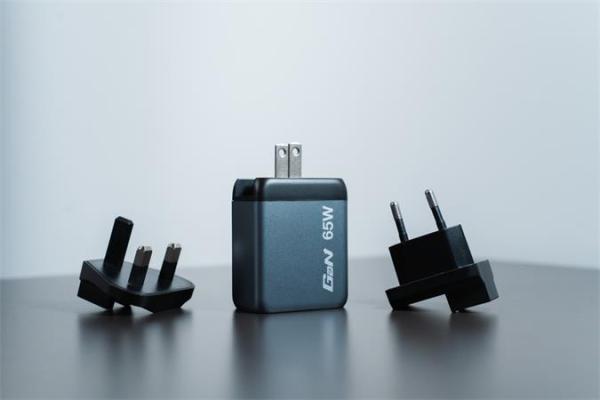 Sieťová nabíjačka, 2xUSB-C PD (65W), USB-A QC 3.0, EU/UK/US, GaN, VERBATIM 4