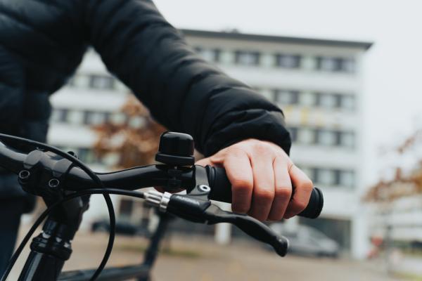 Zvonček na bicykel s lokátorom Pedalfinder čierna 9