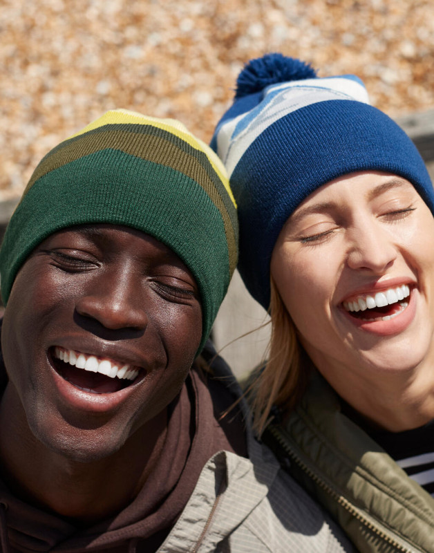 Čiapka s brmbolcom Mountain Peaks Beanie 3