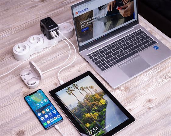 Cestovný adaptér, univerzálny, USB-A(QC 3.0)/USB-C(PD61W)2xUSB, VERBATIM "UTA-04" 4