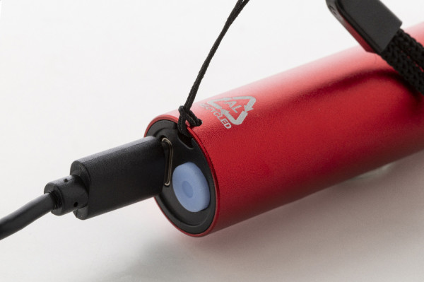 Chargelight Tone dobíjacie svietidlo z recyklovaného hliníka 1