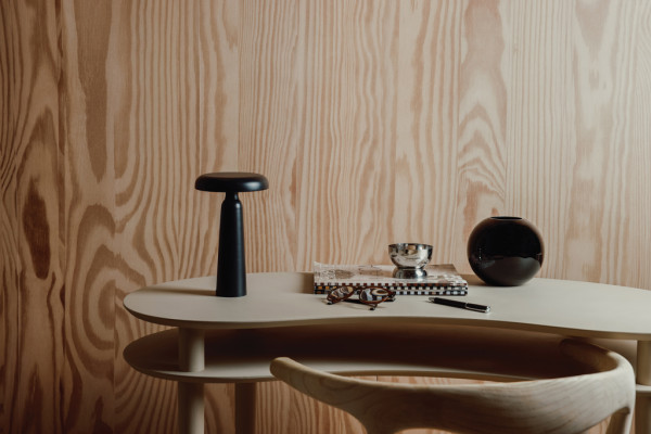 VINGA Avery RCS stolná lampa čierna 6