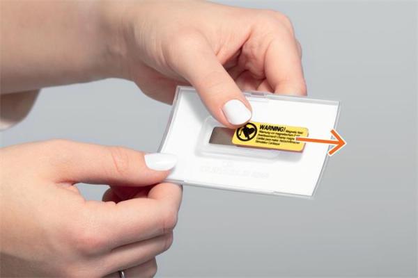 Visačka, s magnetom proti pretáčaniu, 90x54 mm, DURABLE "CLICK FOLD" 2