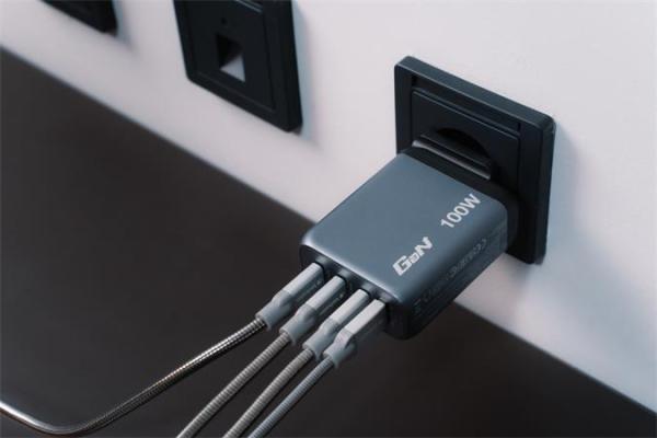 VERBATIM Sieťová nabíjačka, 2xUSB-C PD (100W), USB-C PD (65W), USB-A QC 3.0, EU/UK/US, GaN, VERBATI 8