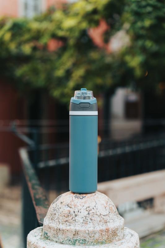 Uzatvárateľná fľaša Omni Sip 720ml z RCS recyklovanej ocele čierna 17