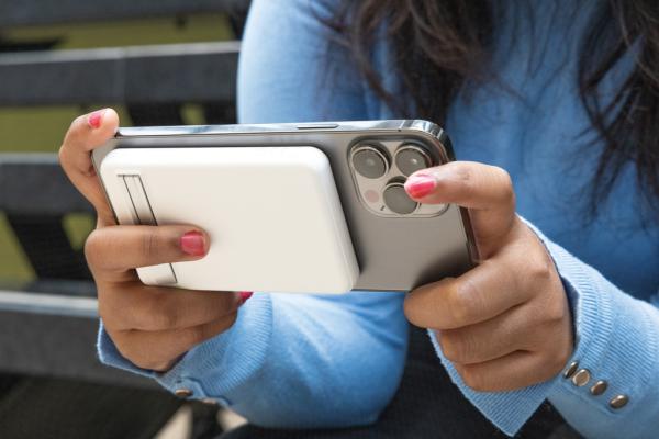 Magnetická powerbanka Zen 5000mAh 5W z RCS plastu a bambusu biela 11